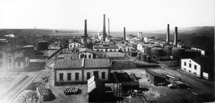 Luftaufnahme der ehemaligen Teerfabrik Rütgers in Angern, Österreich, zur Analyse toxikologischer Risiken.