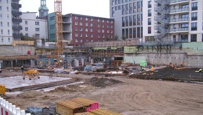 Modernes Architekturdesign des Alstercampus, 2. Bauabschnitt in Hamburg, mit klaren Linien und grünen Freiflächen.