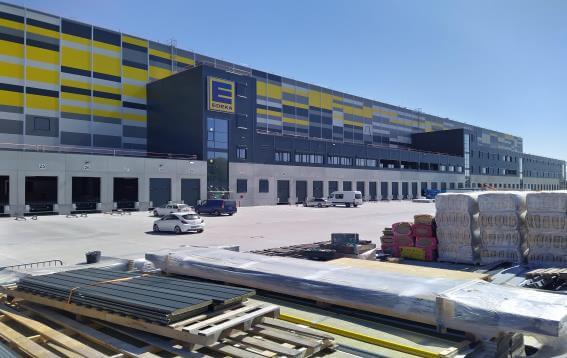Edeka Zentrallager in Rastatt: moderne Lagerarchitektur mit logistischer Infrastruktur.