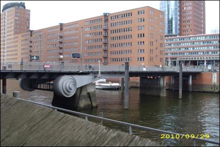 Bauplan der Straße Am Kaiserkai in Hamburg mit gezeichneten Erdbauarbeiten und Umgebungsdetails.